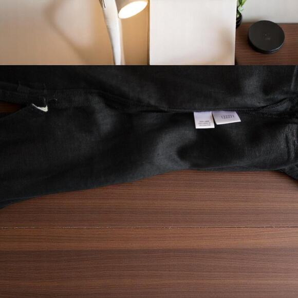 Sophisticated Black Linen Pleated Skirt with Crisp White Contrast - Timeless Ele - Picture 8 of 9